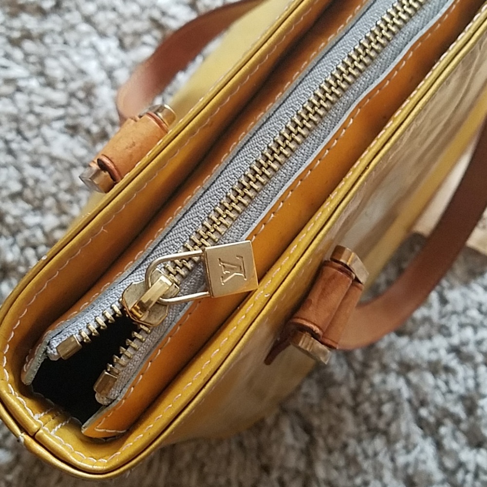 LV Vernis Houston Bag - Picture 3 of 8